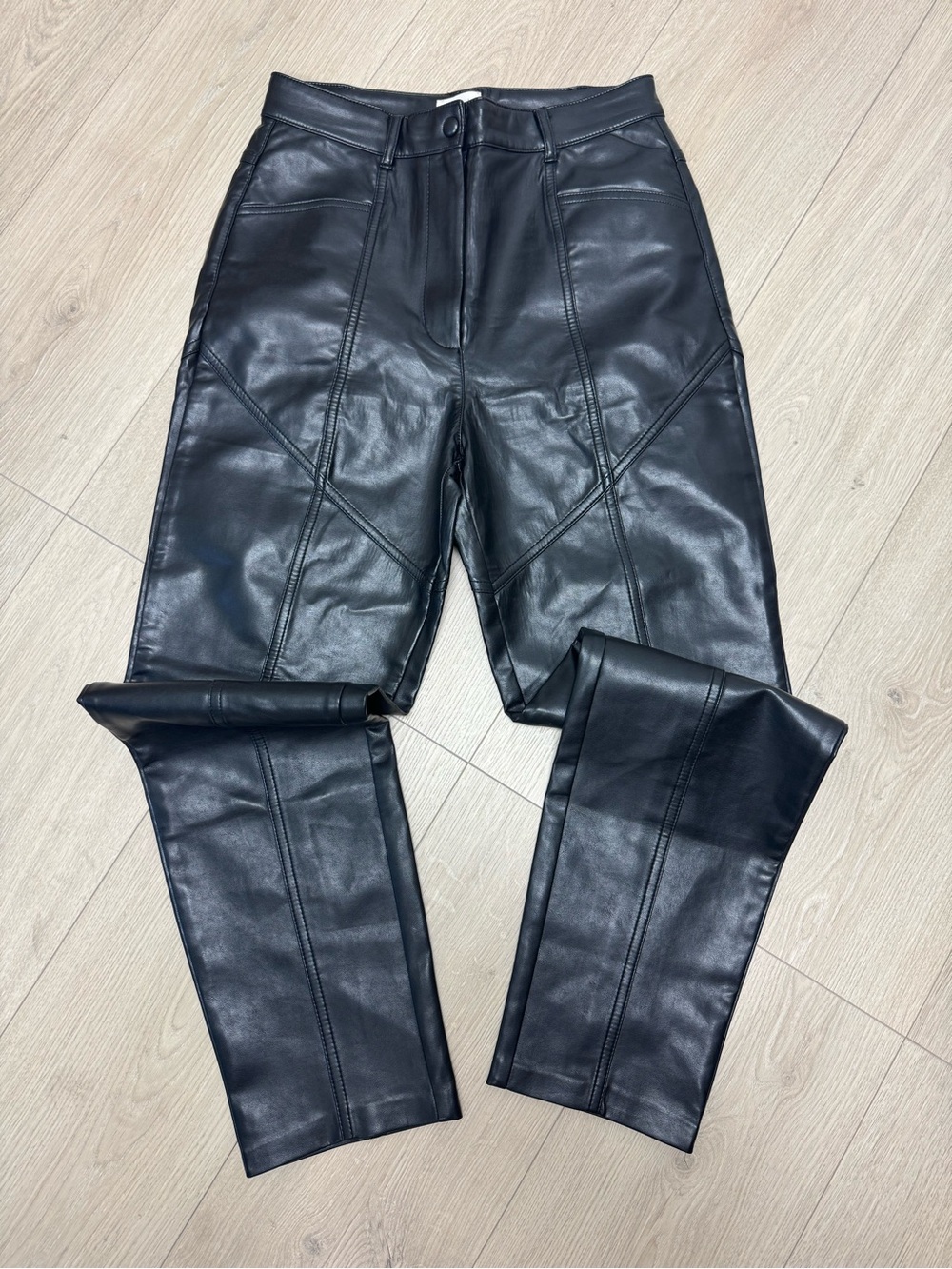 Wilfred Aritzia Black Faux Leather High Rise Pants Women’s Size 4